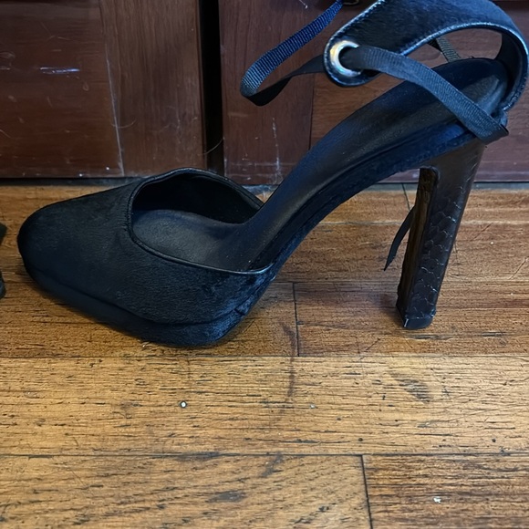 Gucci (Tom Ford era) velvet pumps. 6.5 stunning! - Picture 5 of 12